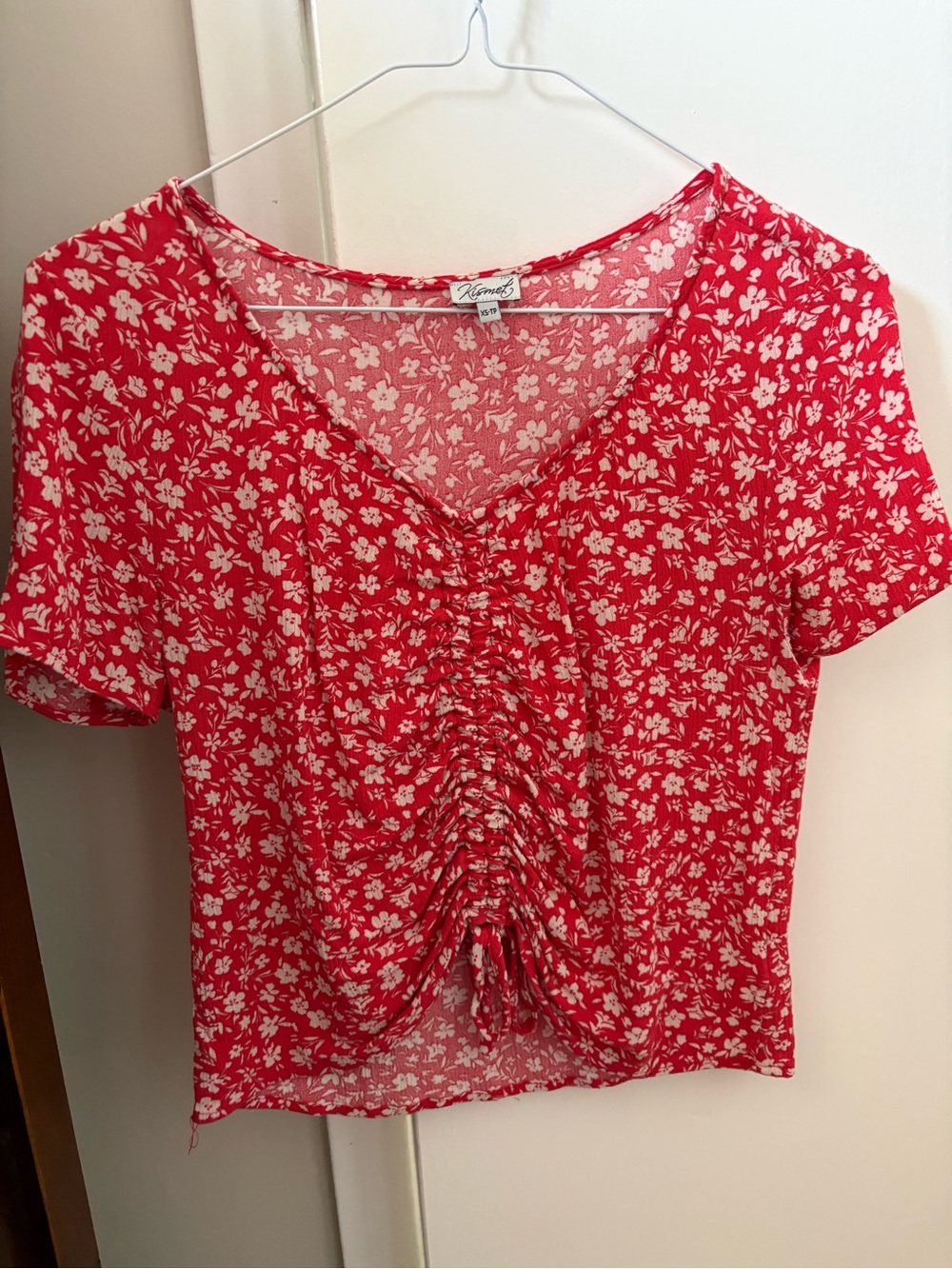 Kendall & Kylie Red Floral Ruched Front V-Neck Top Winners